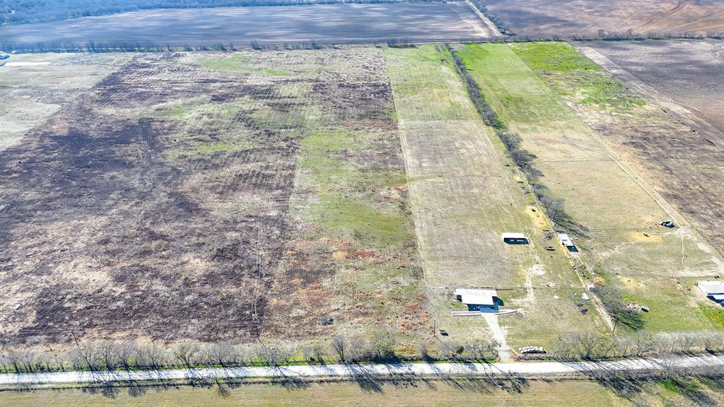 4050 Southwest 4050 Hubbard, TX 76648 - Photo 2 of 24 a view of lot of a yard