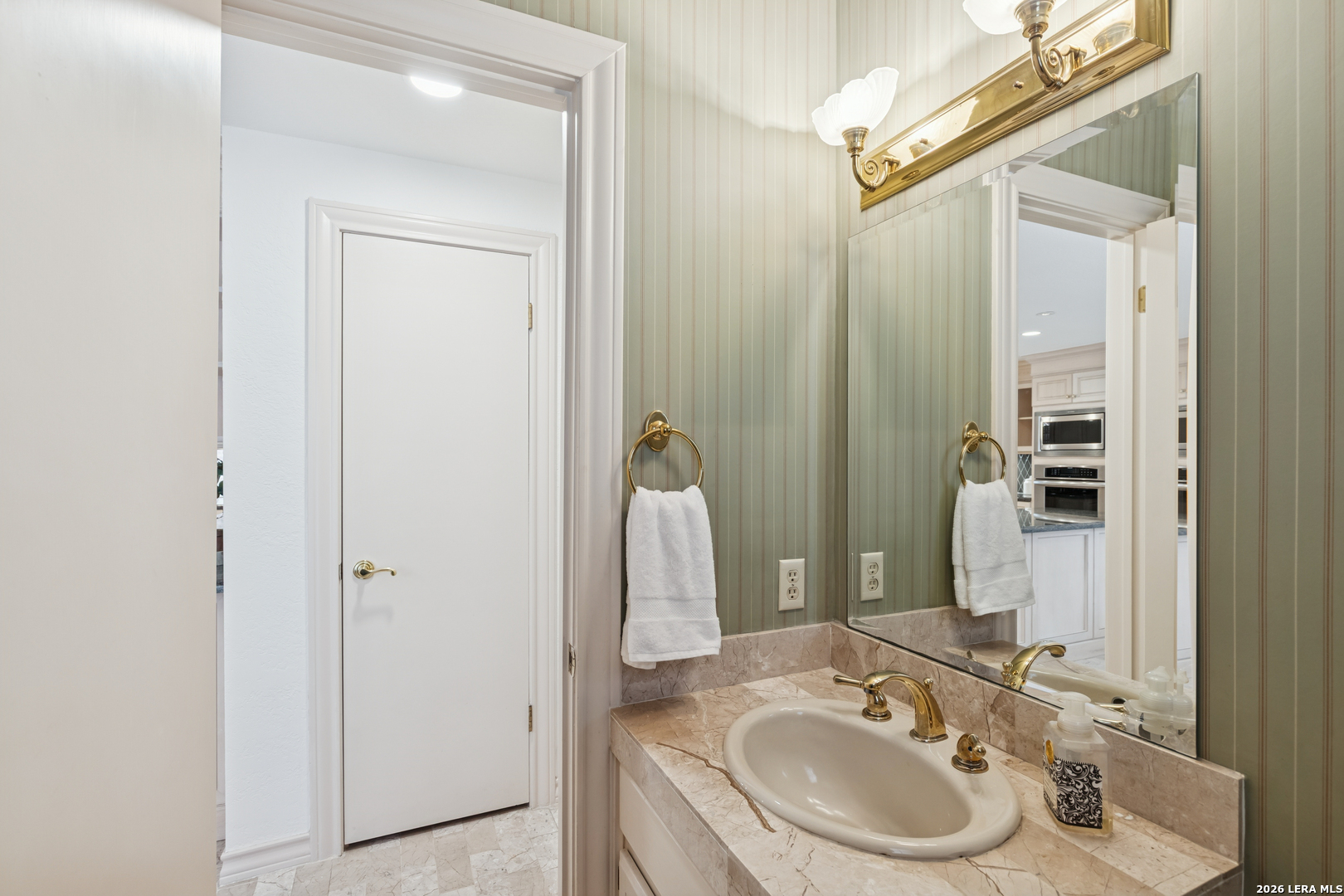 11607 Elm Ridge Road San Antonio, TX 78230 - Photo 16 of 56