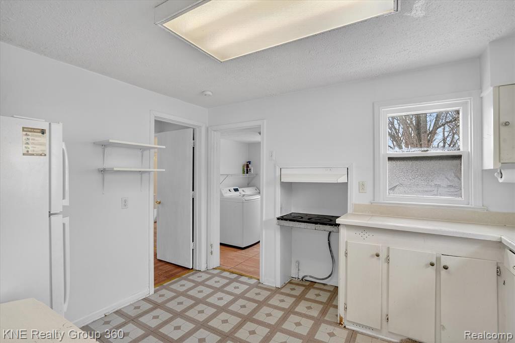 4928 Hughes Road Lansing, MI 48910 - Photo 15 of 35