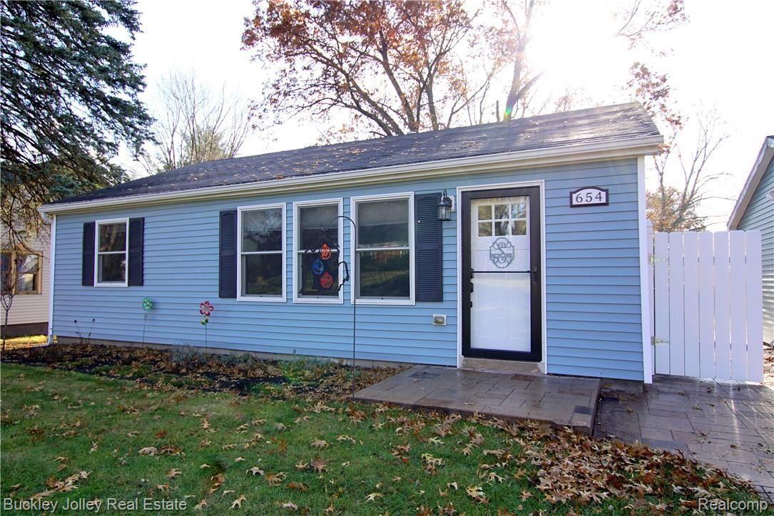 654 Detroit Street Howell, MI 48843 - Photo 14 of 19 New Doors.JPG