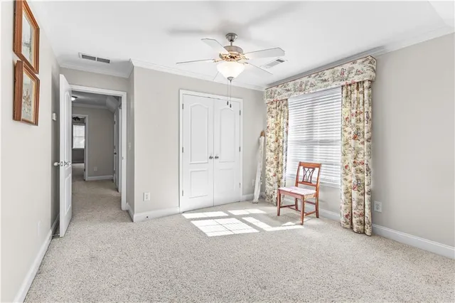 a view of a livingroom with a ceiling fan