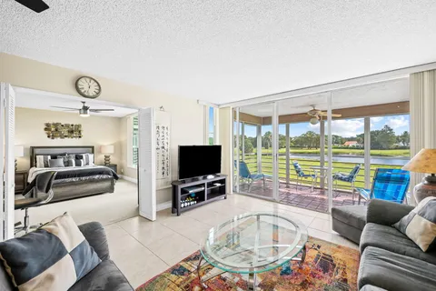 $260,000 | 808 Cypress Boulevard, Unit 206, Pompano Beach, FL 33069