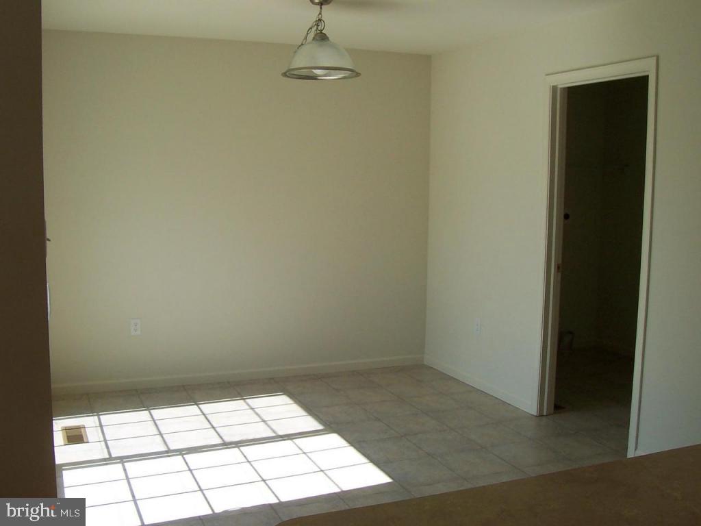 712 East Newport Road, Unit 14 Lititz, PA 17543 - Photo 5 of 7