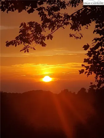 $975,000 | 167 Rhododendron Drive, Beech Mountain, NC 28604