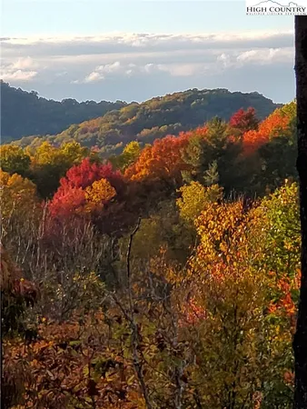 $975,000 | 167 Rhododendron Drive, Beech Mountain, NC 28604