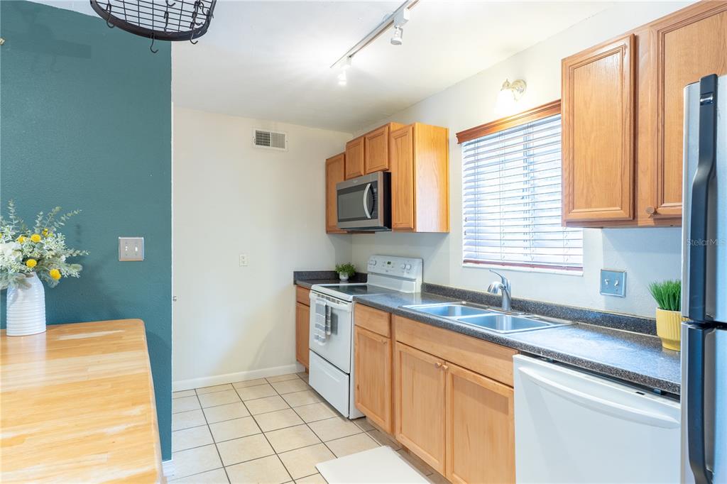 507 Northwest 39th Road, Unit 132 Gainesville, FL 32607 - Photo 6 of 22