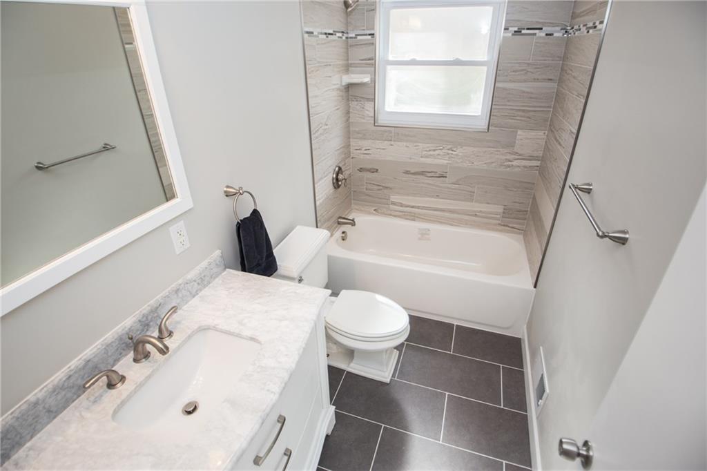 70 Simon Road Cheswick, PA 15024 - Photo 11 of 25 Main floor full bath.