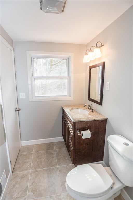 70 Simon Road Cheswick, PA 15024 - Photo 15 of 25 Upper Floor Full Bath.