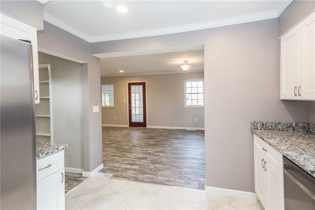70 Simon Road Cheswick, PA 15024 - Photo 6 of 25 Open Floor Plan into Kitchen.