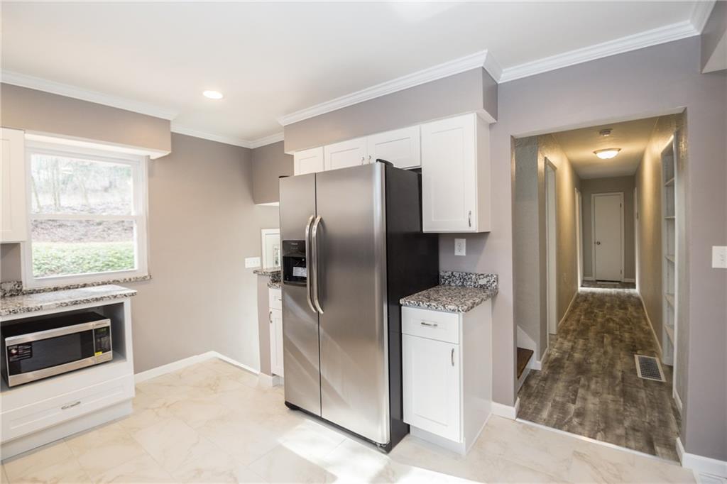 70 Simon Road Cheswick, PA 15024 - Photo 8 of 25 Hallway off Kitchen to Main Floor Beds and Full Bath.