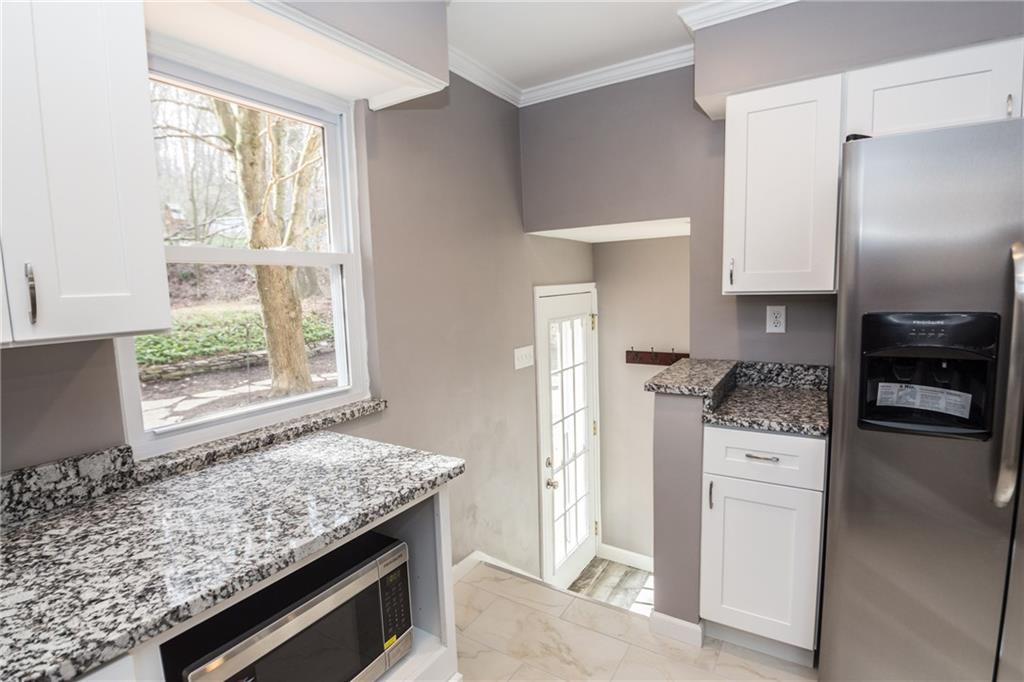 70 Simon Road Cheswick, PA 15024 - Photo 9 of 25 Back Entrace off Kitchen to Deck.