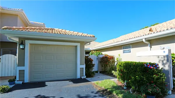 $2,949 | 402 Emerald Bay Circle, Unit E7, Naples, FL 34110
