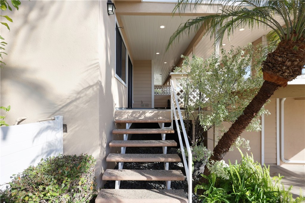 454 Seaward Road Corona del Mar, CA 92625 - Photo 21 of 33 a view of entryway with a front door