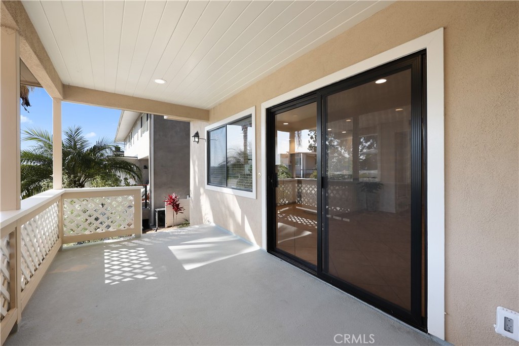 454 Seaward Road Corona del Mar, CA 92625 - Photo 23 of 33 a view of a hallway with a large window