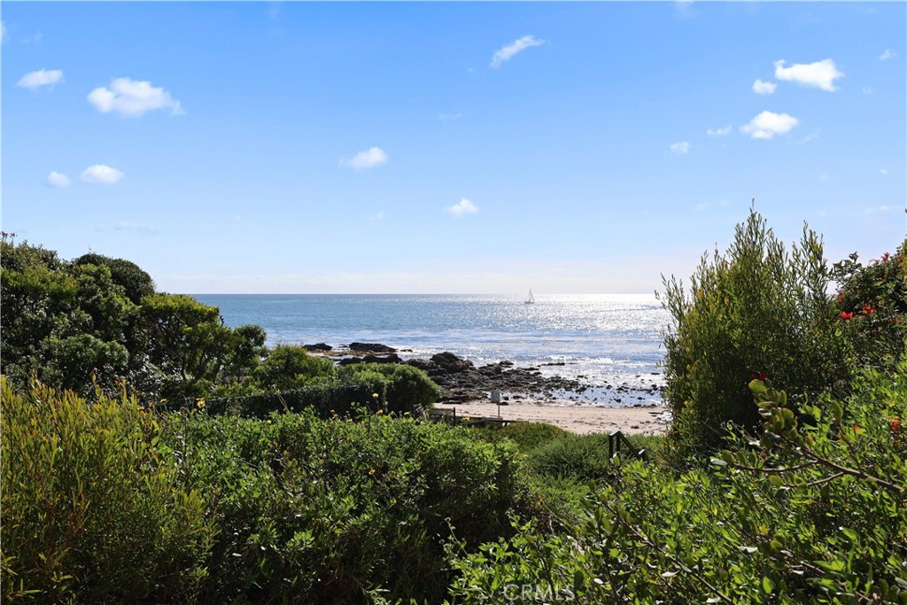 454 Seaward Road Corona del Mar, CA 92625 - Photo 24 of 33 a view of a city