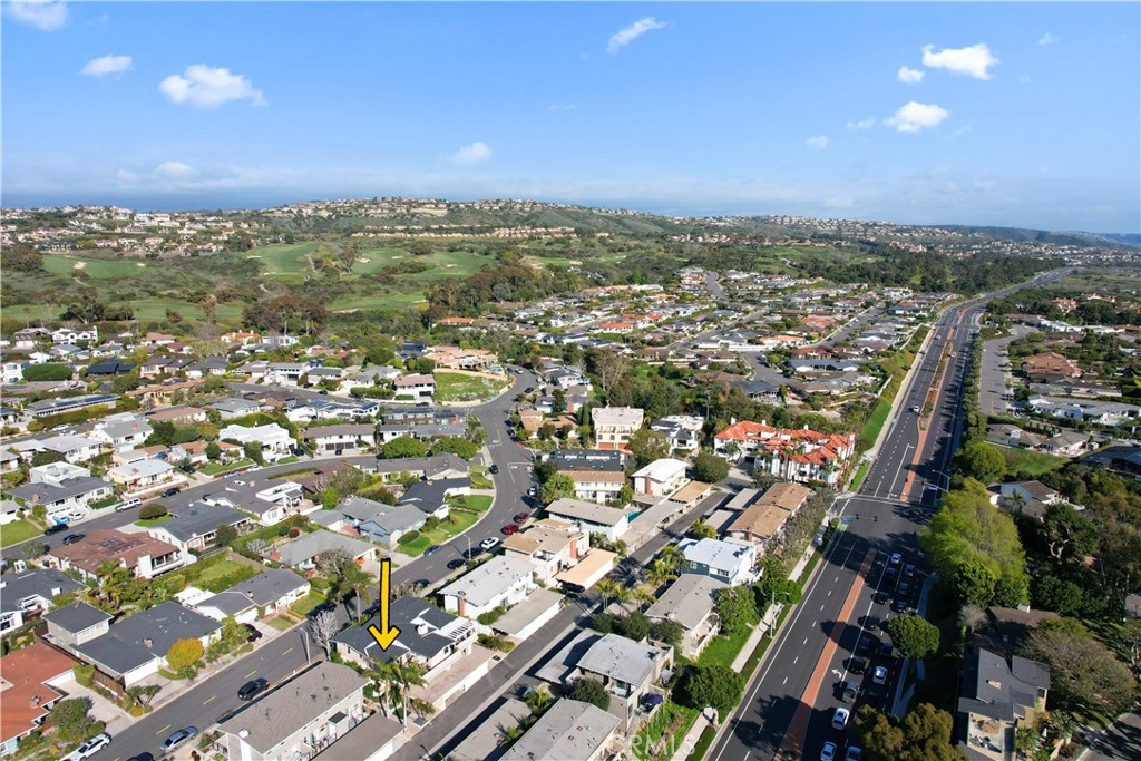 454 Seaward Road Corona del Mar, CA 92625 - Photo 32 of 33 an aerial view of a city