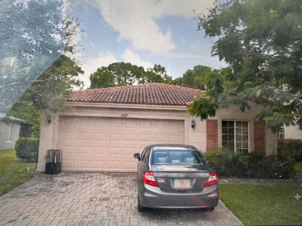 $2,600 | 1967 Newport Isles Boulevard, Port St. Lucie, FL 34953