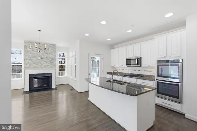 $3,095 | 8274 White Star Crossing, Pasadena, MD 21122