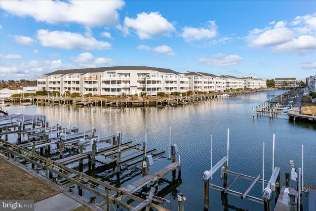 a view of a fountain in front of a house