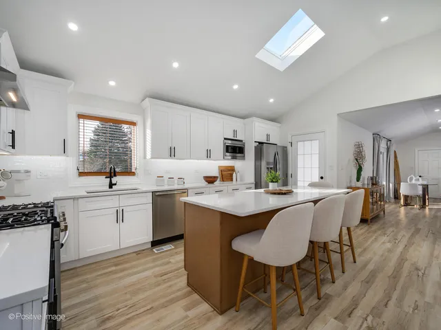 $499,900 | 10630 South Keeler Avenue, Oak Lawn, IL 60453