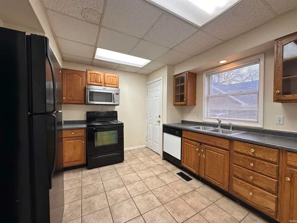 $1,000 | 909 Lincoln Avenue, Unit B, Evansville, IN 47713