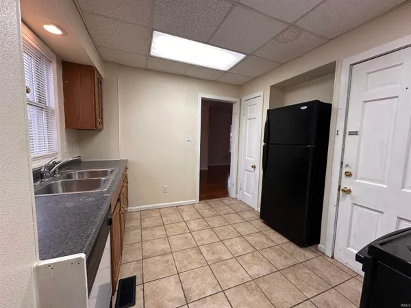 $1,000 | 909 Lincoln Avenue, Unit B, Evansville, IN 47713