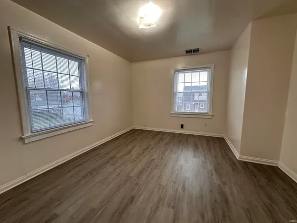 $1,000 | 909 Lincoln Avenue, Unit B, Evansville, IN 47713