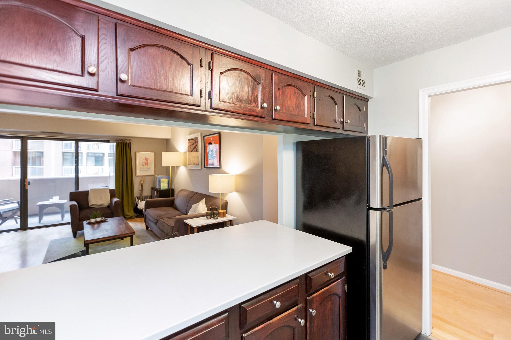 1301 North Courthouse Road, Unit 1414 Arlington, VA 22201 - Photo 19 of 41 Large breakfast bar