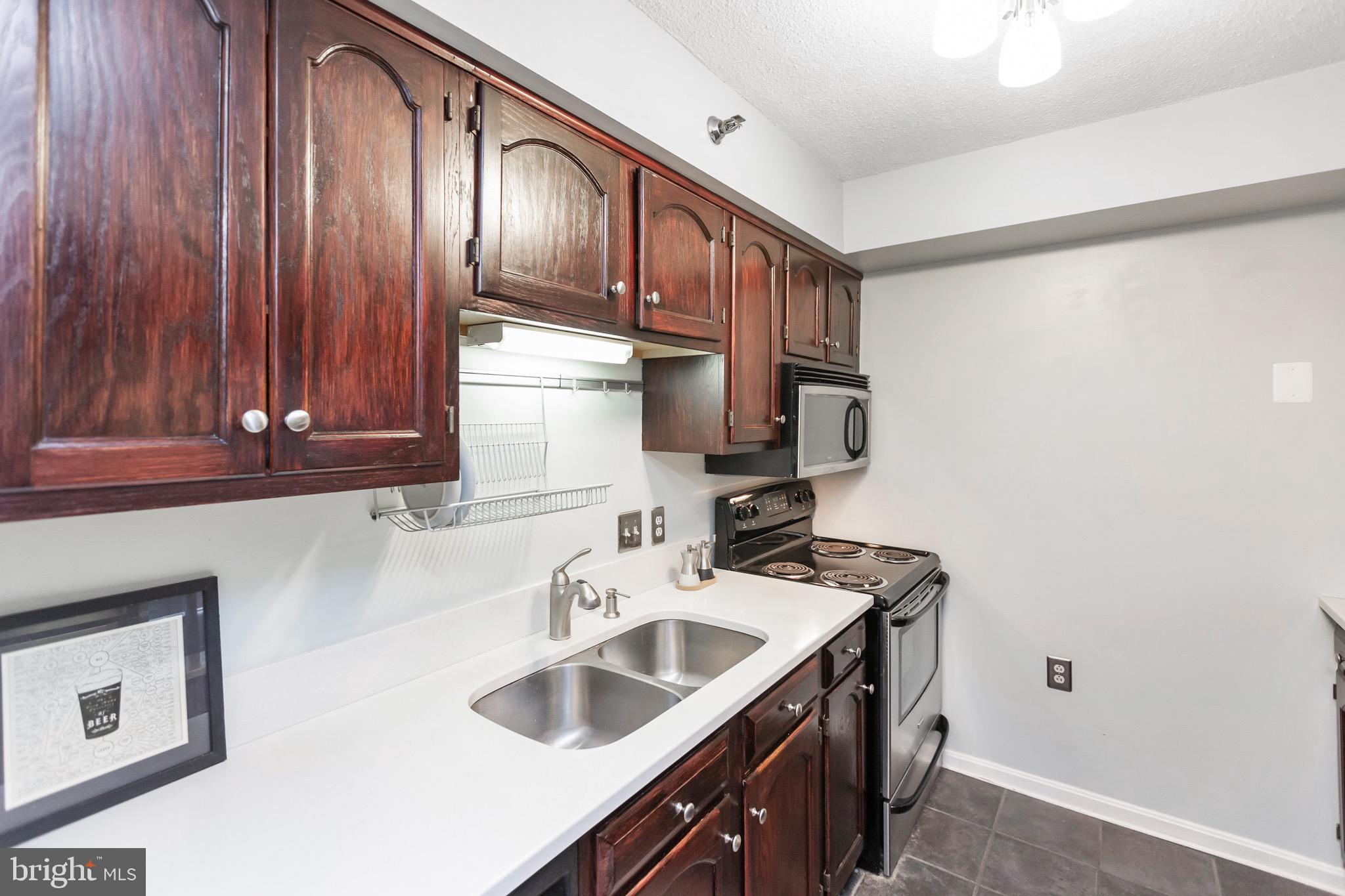 1301 North Courthouse Road, Unit 1414 Arlington, VA 22201 - Photo 20 of 41 Kitchen