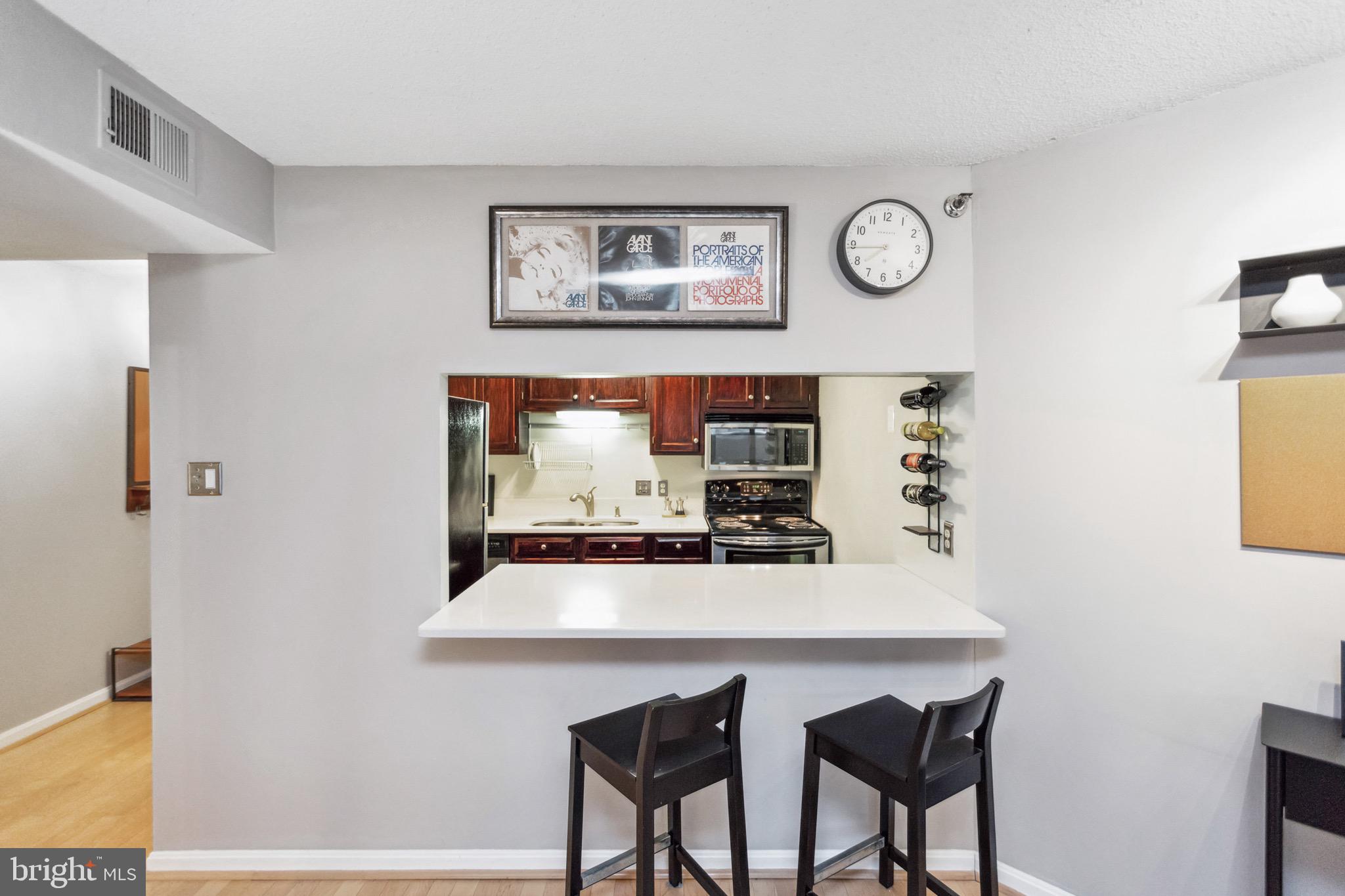1301 North Courthouse Road, Unit 1414 Arlington, VA 22201 - Photo 3 of 41 Extra large breakfast bar