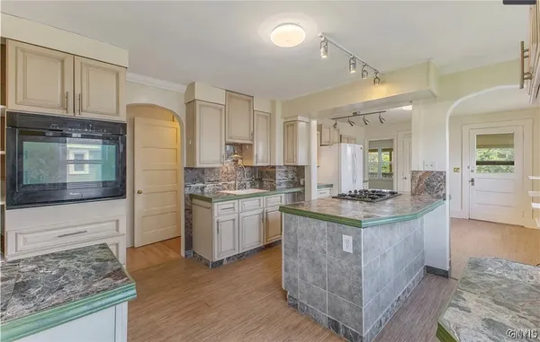 $1,600 | 1607 Burnet Avenue, Unit 2, Syracuse, NY 13206