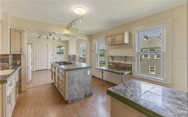 $1,600 | 1607 Burnet Avenue, Unit 2, Syracuse, NY 13206