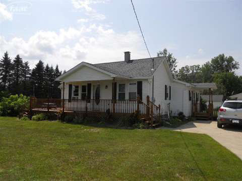 1104 South Murray Road Caro, MI 48723 - Photo 18 of 29 20397157-17.JPG