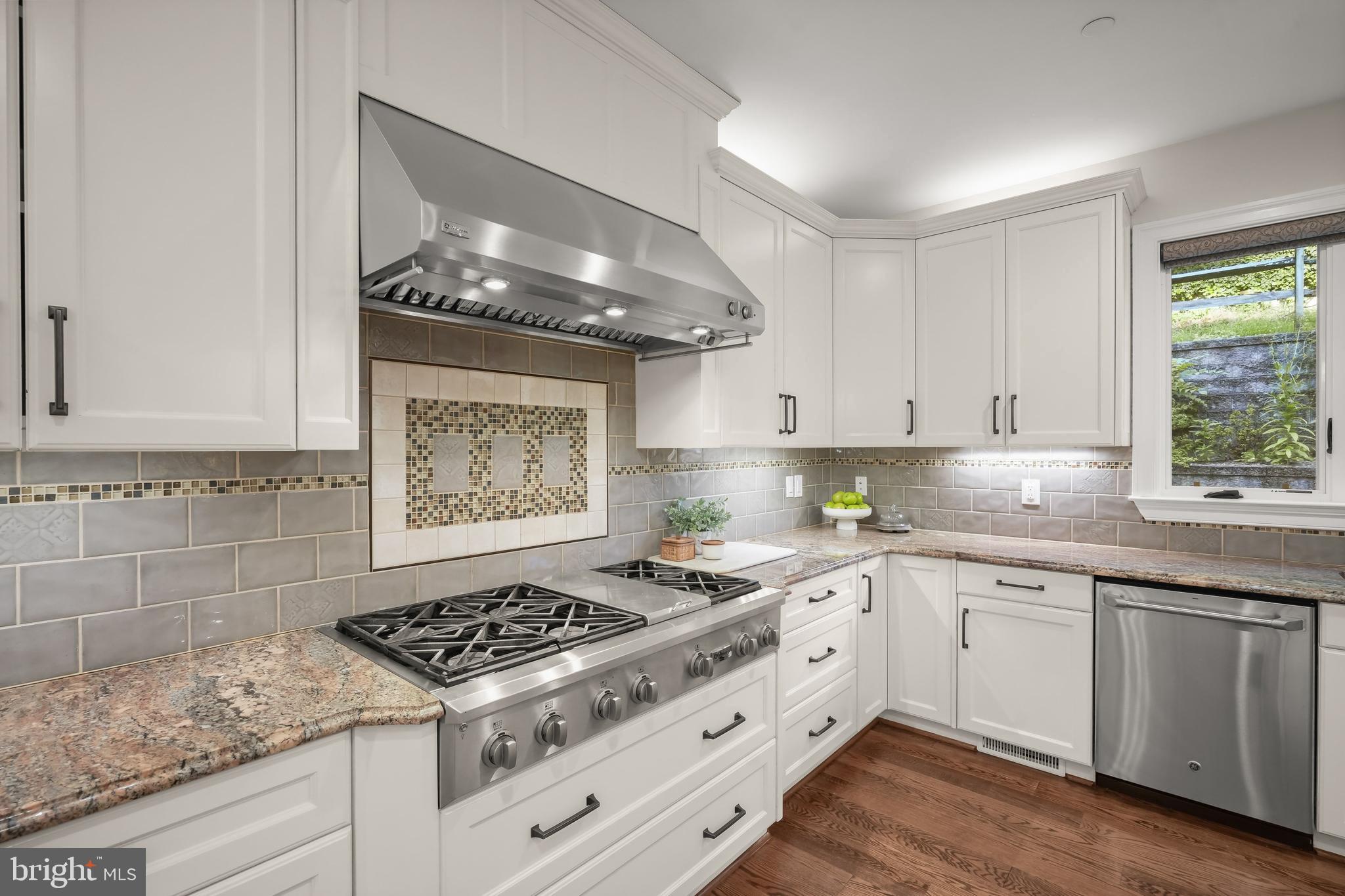 6314 Walhonding Road Bethesda, MD 20816 - Photo 8 of 46 Main Level - Kitchen