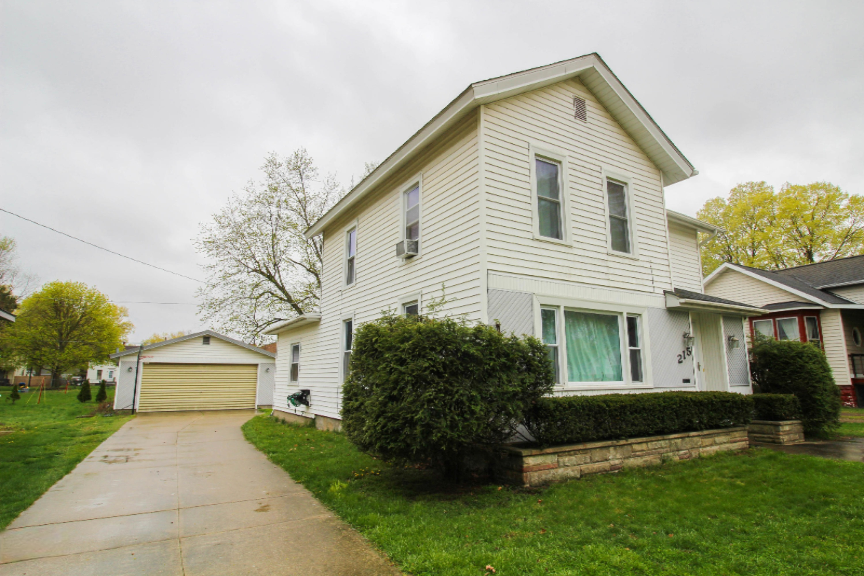 215 4th Avenue Three Rivers, MI 49093 - Photo 3 of 24 untitled (5 of 36)