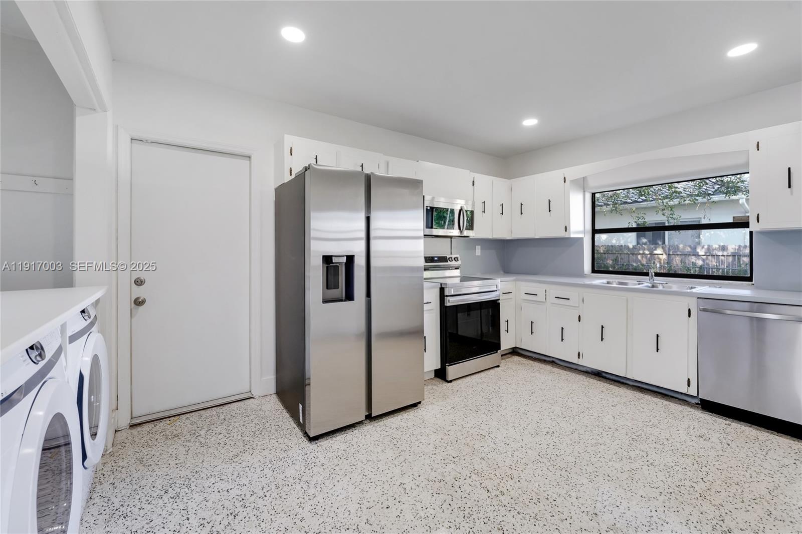 917 Surfside Boulevard Surfside, FL 33154 - Photo 7 of 17