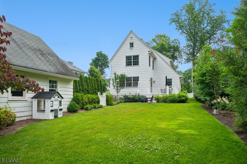 27 Pine Grove Avenue Summit, NJ 07901 - Photo 31 of 37