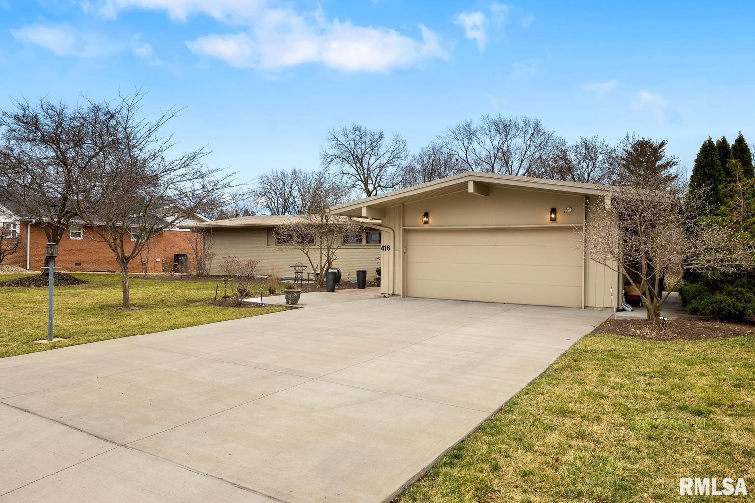 416 West Wolf Road Peoria, IL 61614 - Photo 2 of 37 Gallery Image 2