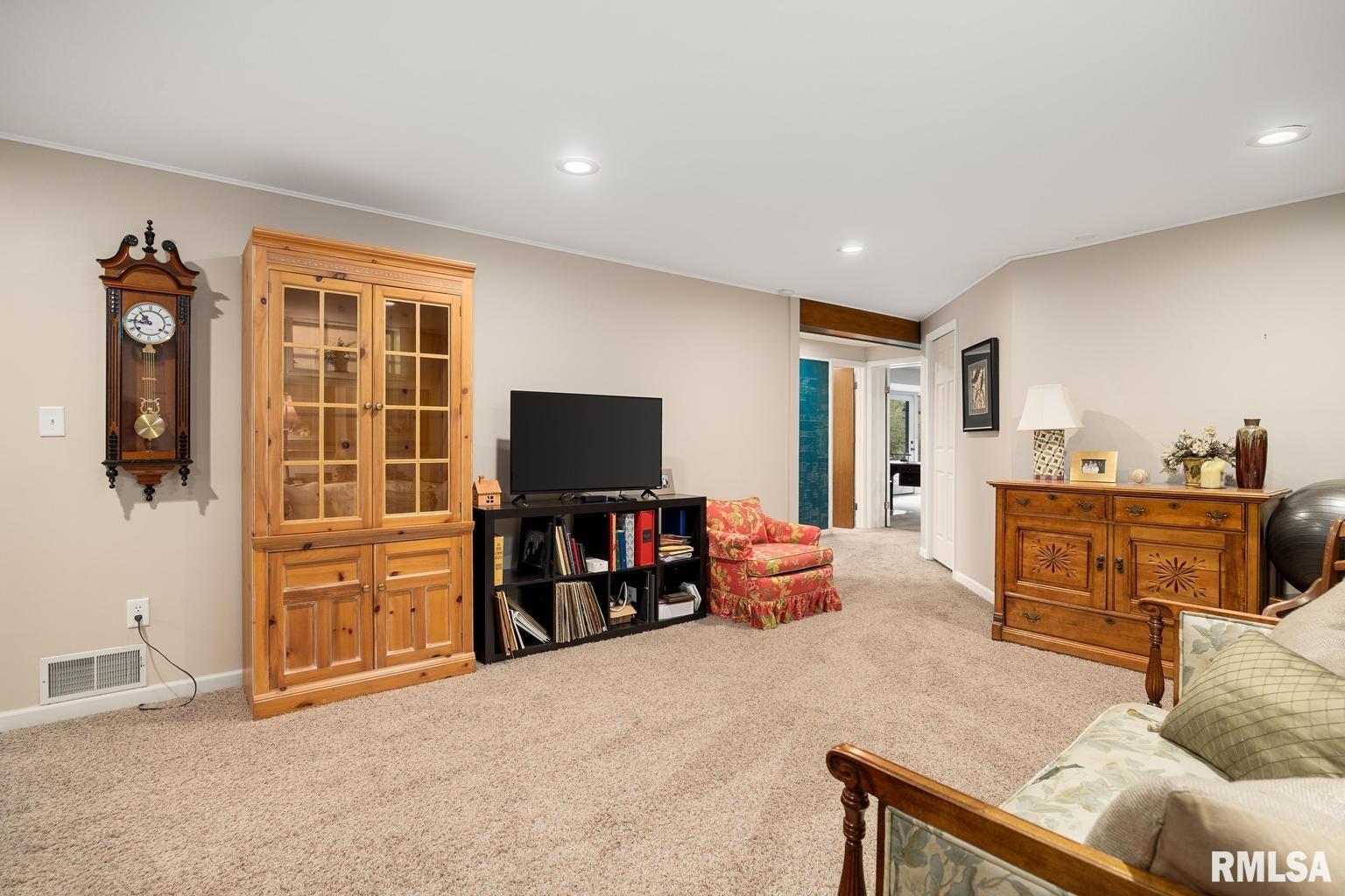 416 West Wolf Road Peoria, IL 61614 - Photo 25 of 37 Gallery Image 25