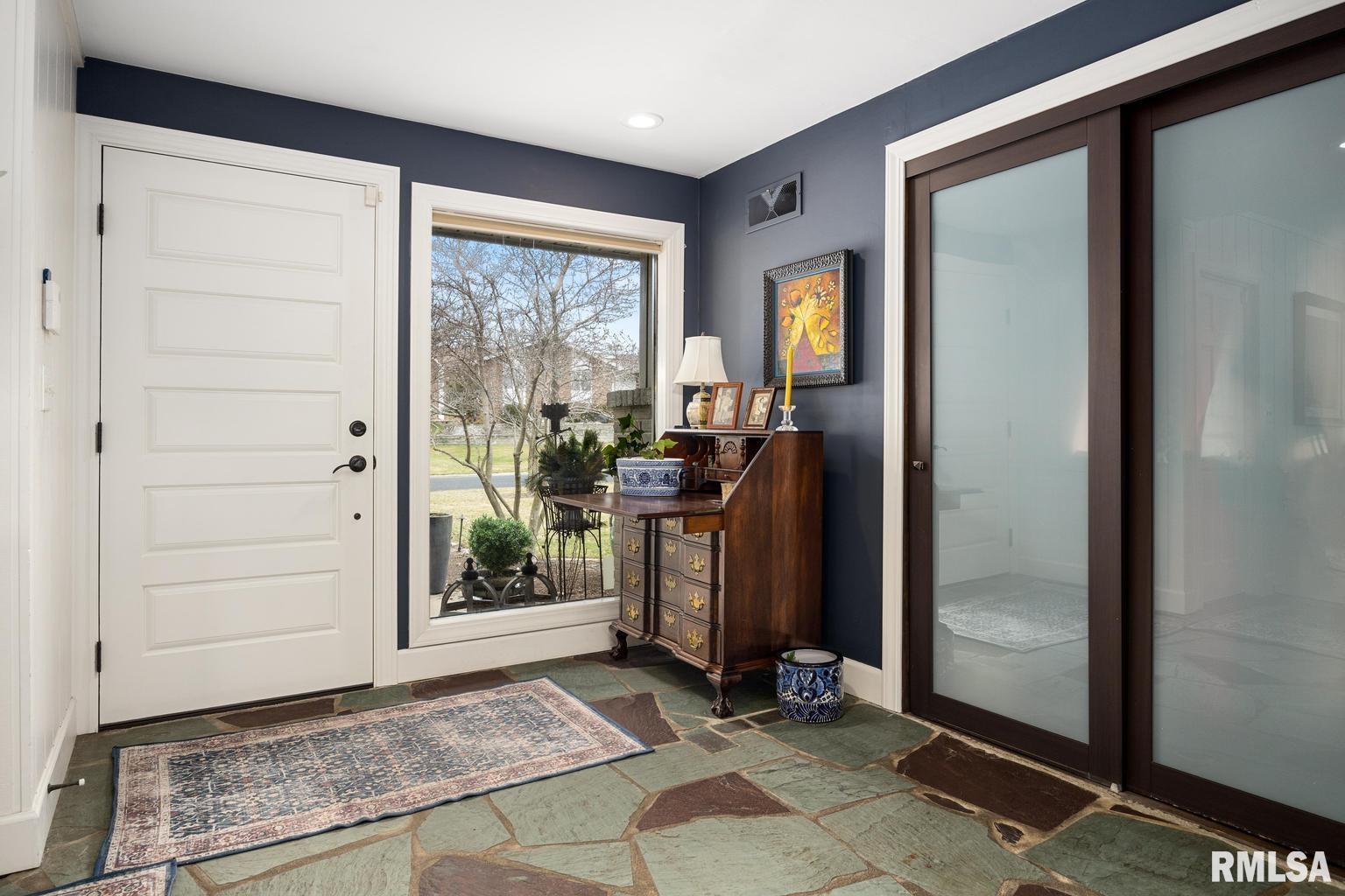 416 West Wolf Road Peoria, IL 61614 - Photo 3 of 37 Gallery Image 3