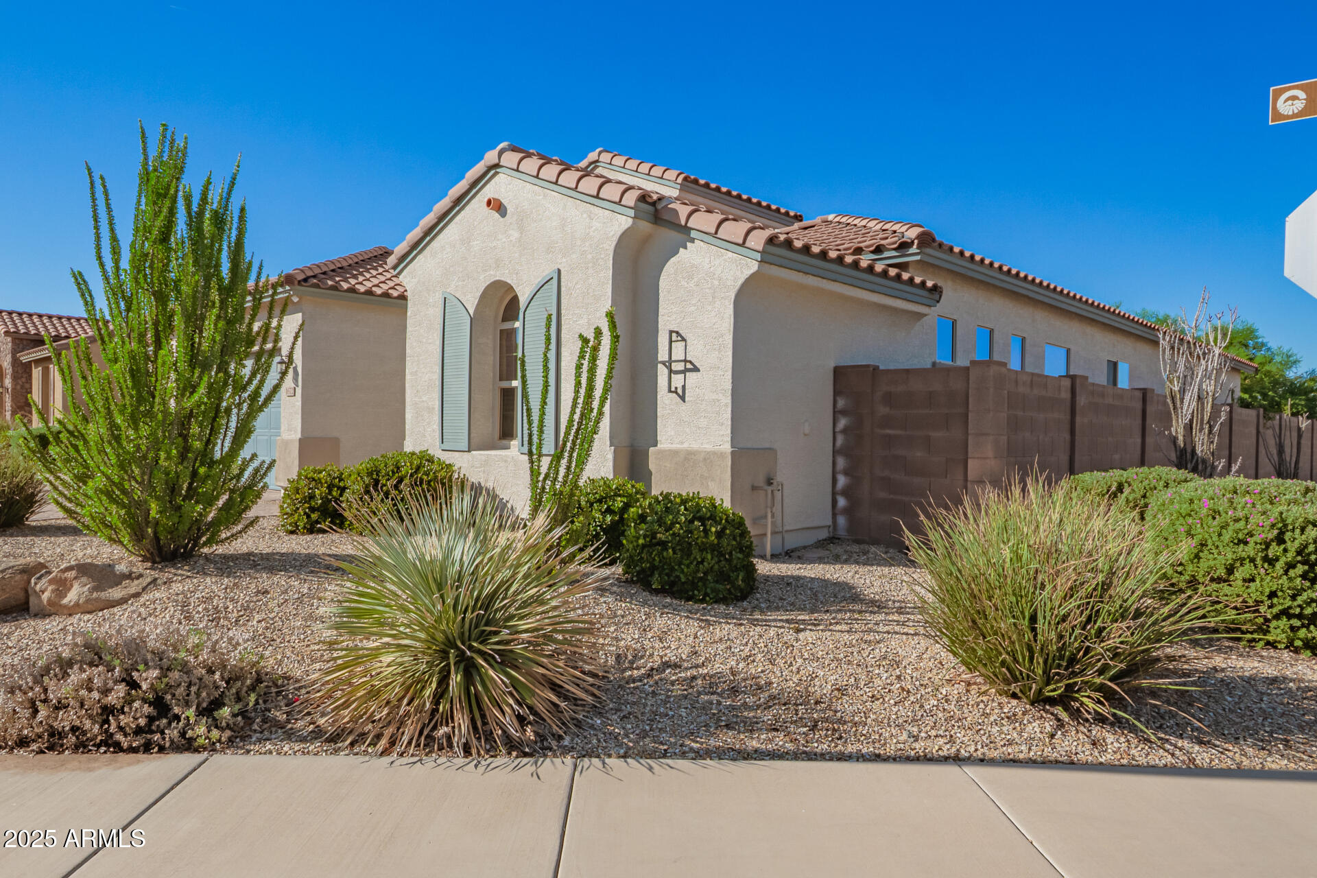 1672 South Sunset Drive Chandler, AZ 85286 - Photo 3 of 68 a front view of a house with garden