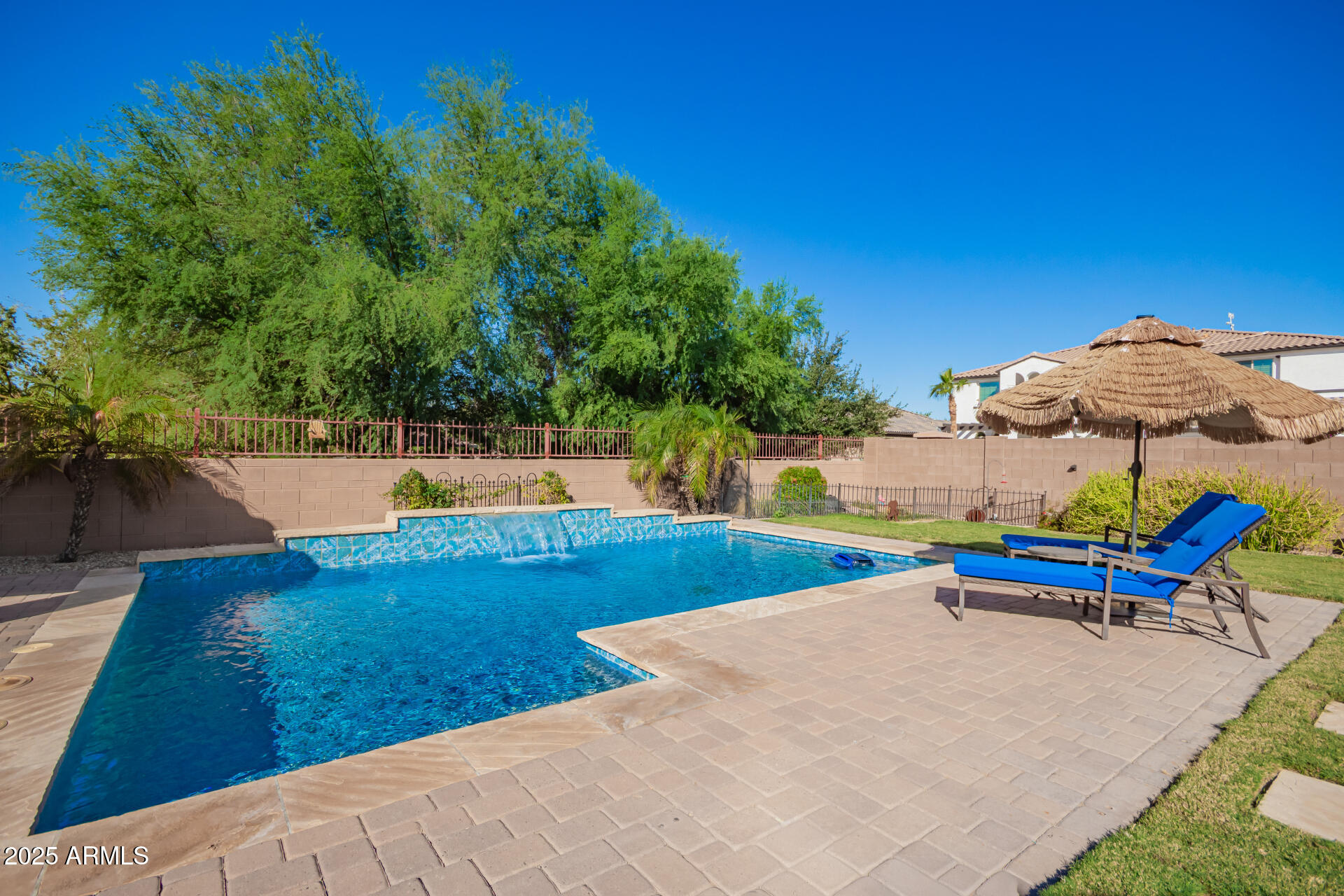 1672 South Sunset Drive Chandler, AZ 85286 - Photo 43 of 68 a garden view with a seating space