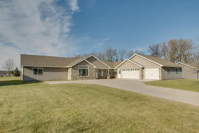 $554,900 | 2262 Edgewood Drive, Detroit Lakes, MN 56501
