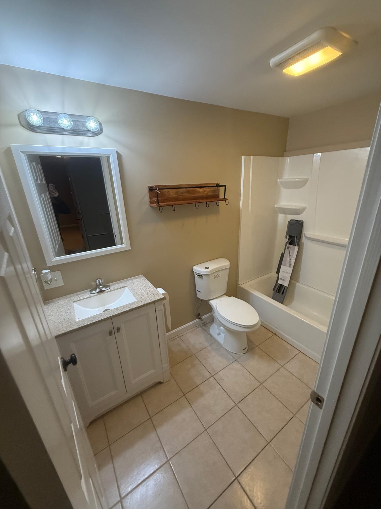 128 North Shore Road Derry, NH 03038 - Photo 19 of 39