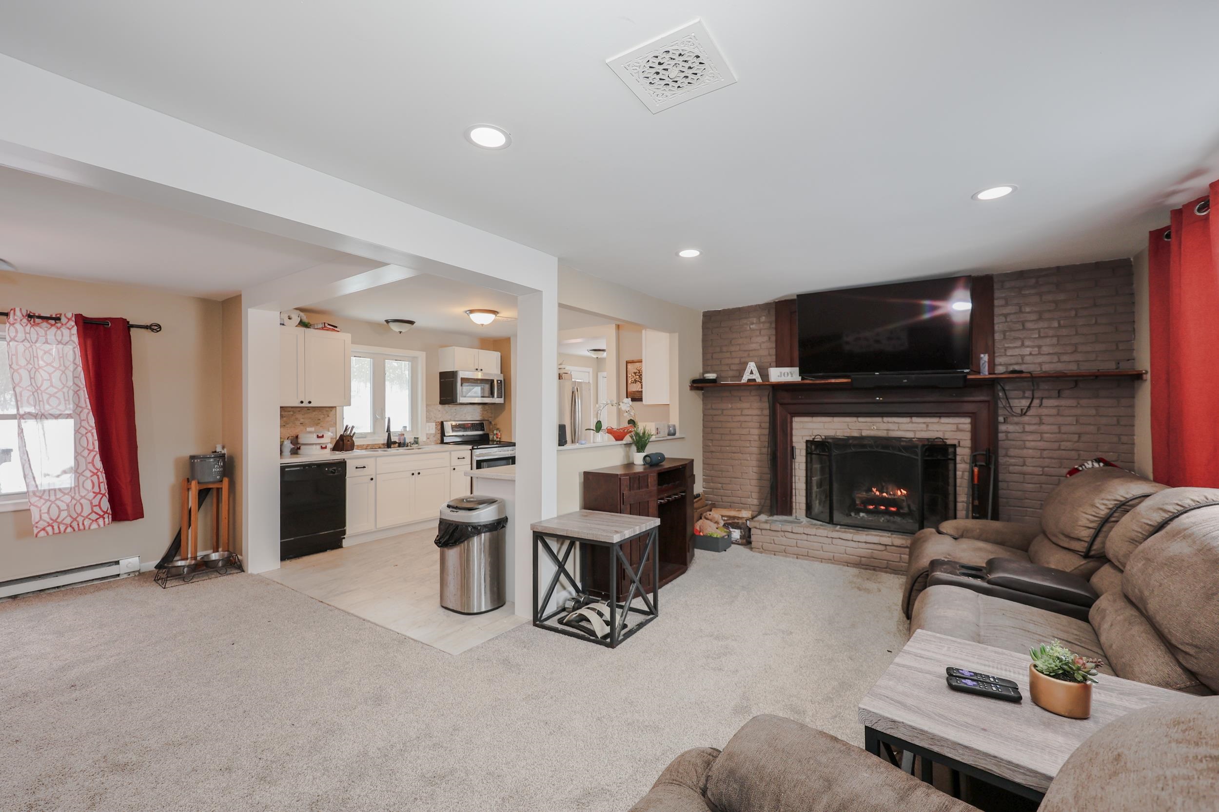 128 North Shore Road Derry, NH 03038 - Photo 2 of 39