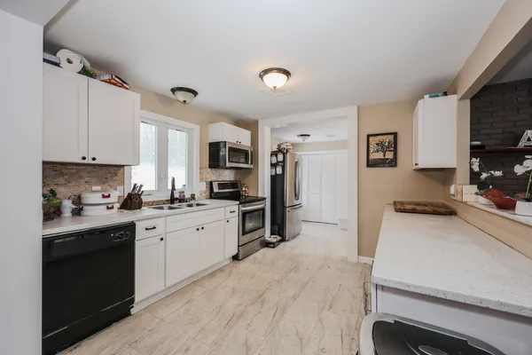 $699,900 | 128 North Shore Road, Derry, NH 03038