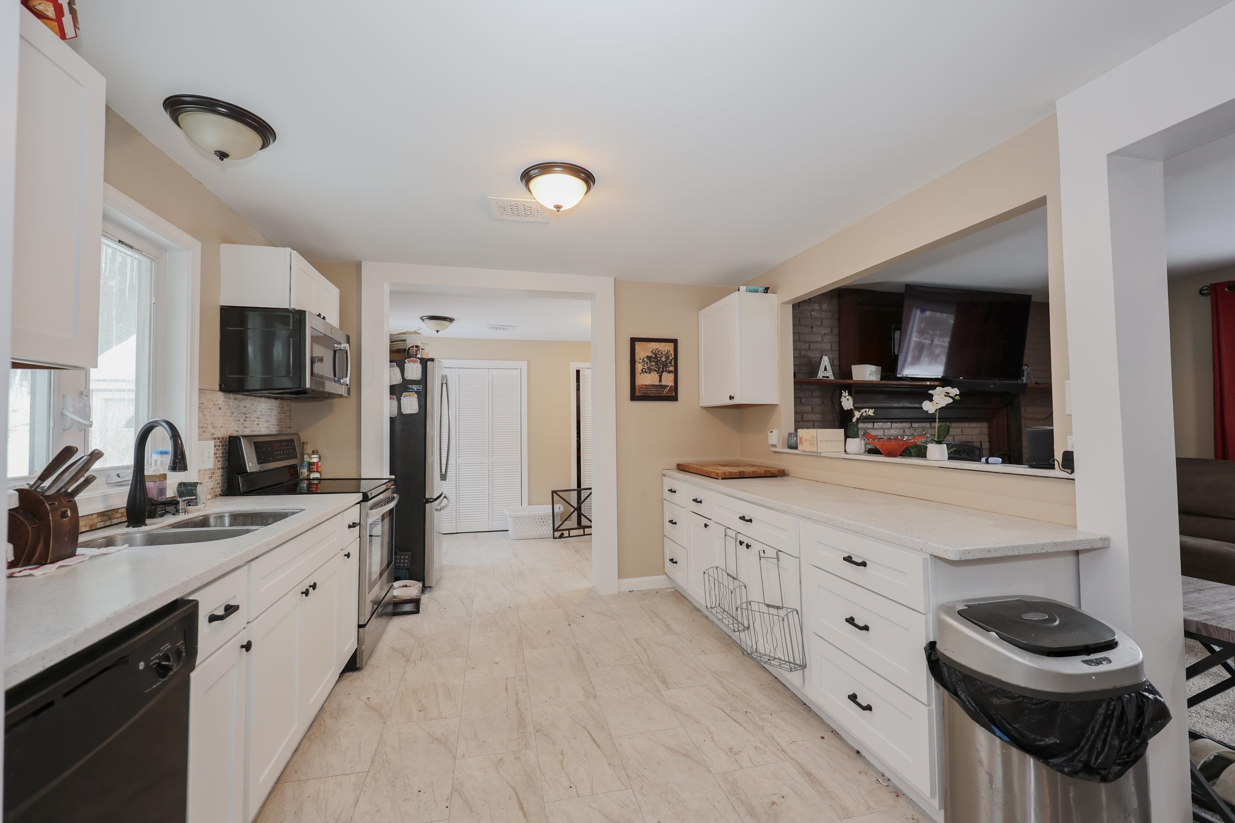 128 North Shore Road Derry, NH 03038 - Photo 10 of 39