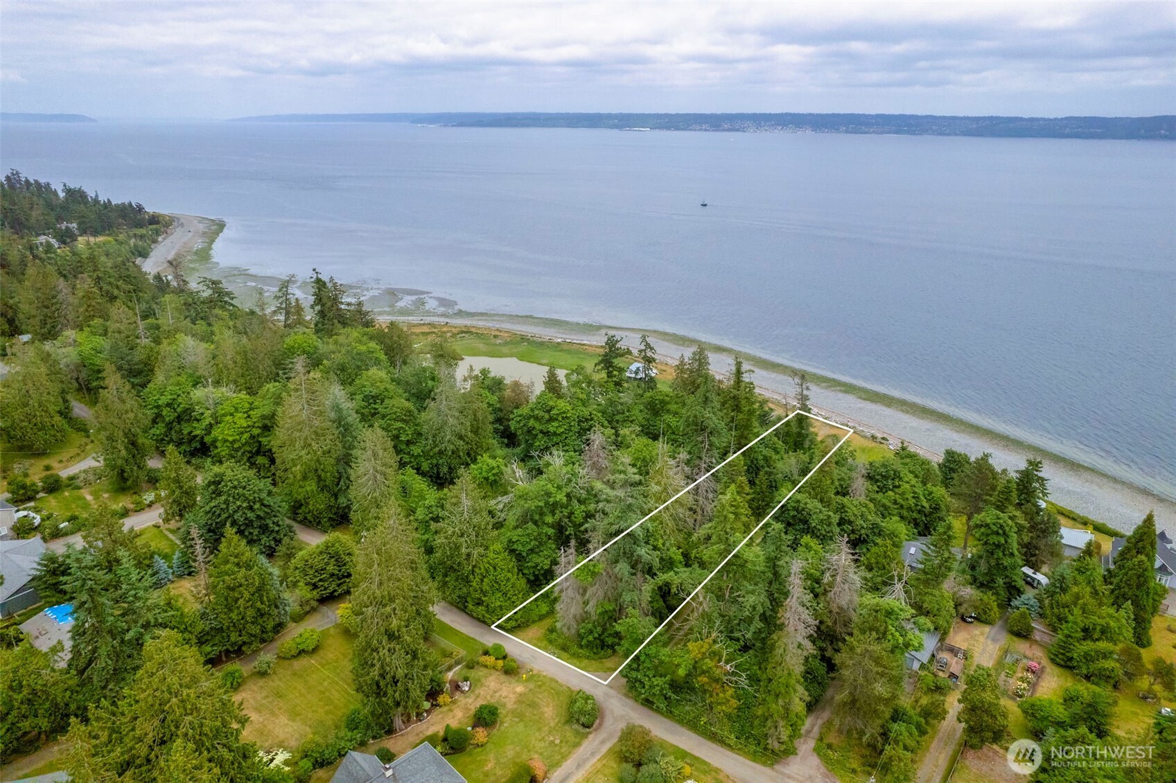 20818 President Point Road Northeast Kingston, WA 98346 - Photo 23 of 36 a view of a tennis court