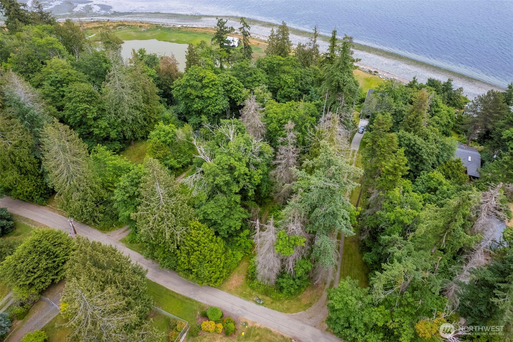 20818 President Point Road Northeast Kingston, WA 98346 - Photo 26 of 36 a view of a garden from a balcony