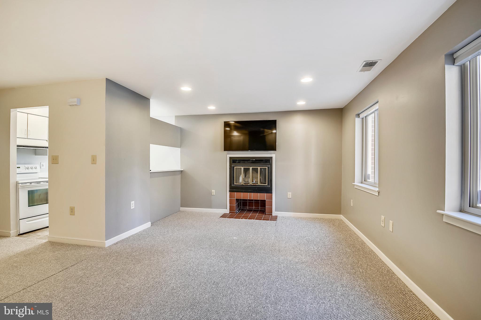 9 West Lee Street, Unit R57 Baltimore, MD 21201 - Photo 4 of 35